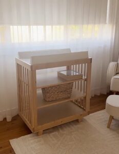 Naomi Change Table