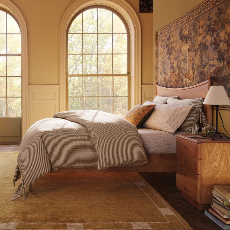 Rayo Curved Burl Wood Bed